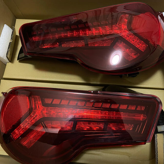 TOMS(トムズ)の81500-TZN66 トムス　86用　LEDテールランプ シーケンシャル 自動車/バイクの自動車(車種別パーツ)の商品写真