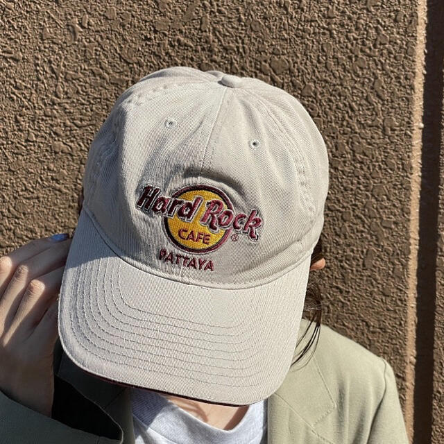 Santa Monica(サンタモニカ)の90s 古着 ハードロックカフェ 刺繍ロゴ キャップ ベージュ ユニセックス メンズの帽子(キャップ)の商品写真