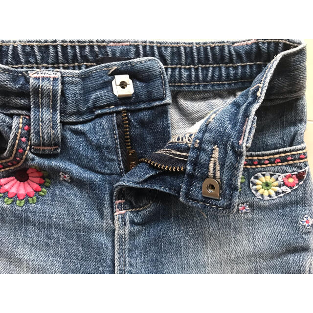 babyGAP(ベビーギャップ)のベビーギャップ 花刺繍 デニムパンツ 80 ベビー 女の子 ジーパン ジーンズ キッズ/ベビー/マタニティのベビー服(~85cm)(パンツ)の商品写真