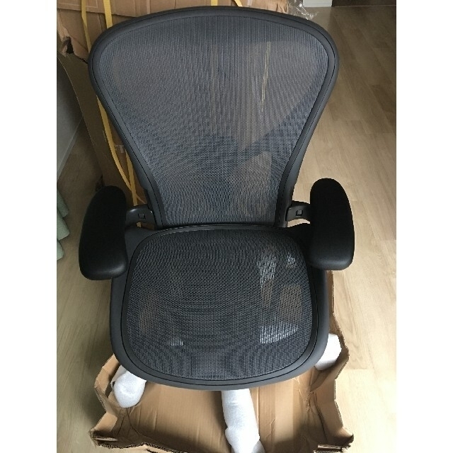 新品/未使用品 新型 Herman Miller アーロンチェア リマスタード