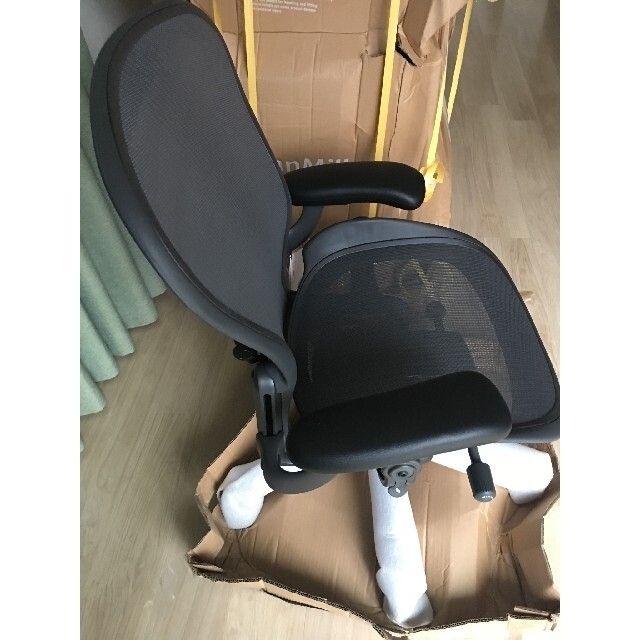 新品/未使用品 新型 Herman Miller アーロンチェア リマスタード インテリア/住まい/日用品の椅子/チェア(デスクチェア)の商品写真