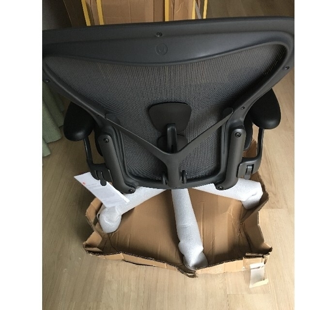 新品/未使用品 新型 Herman Miller アーロンチェア リマスタード インテリア/住まい/日用品の椅子/チェア(デスクチェア)の商品写真