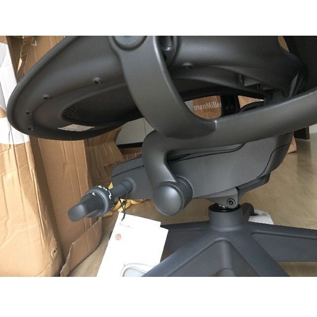 新品/未使用品 新型 Herman Miller アーロンチェア リマスタード インテリア/住まい/日用品の椅子/チェア(デスクチェア)の商品写真