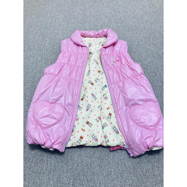 mikihouse(ミキハウス)の☆ミキハウス☆ リバーシブルダウンベスト  130cm キッズ/ベビー/マタニティのキッズ服女の子用(90cm~)(ジャケット/上着)の商品写真