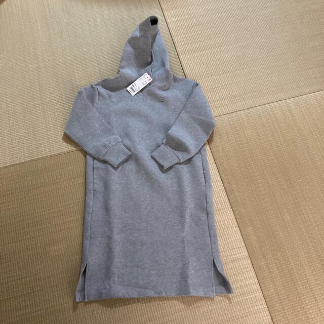 UNIQLO(ユニクロ)のUNIQLO ウルトラストレッチドライスウェットワンピース　140 グレー キッズ/ベビー/マタニティのキッズ服女の子用(90cm~)(ワンピース)の商品写真