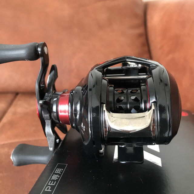 DAIWA(ダイワ)の【新品未使用】ダイワ　21月下美人AIR TW PEスペシャル8.5L（左巻き） スポーツ/アウトドアのフィッシング(リール)の商品写真