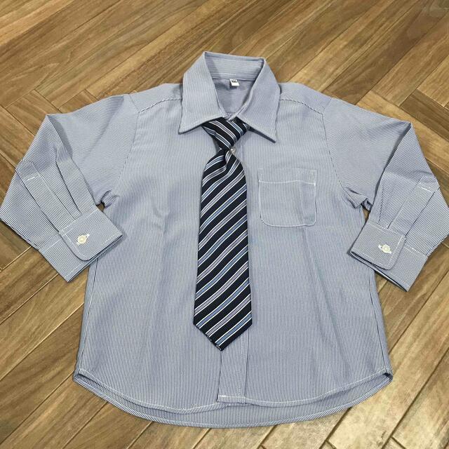 西松屋(ニシマツヤ)のストライプシャツとネクタイ👔　セット　100 キッズ/ベビー/マタニティのキッズ服男の子用(90cm~)(ドレス/フォーマル)の商品写真