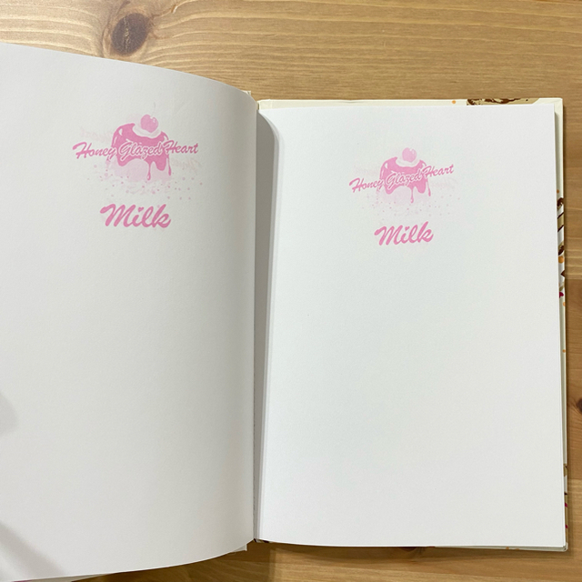 MILK(ミルク)のMILK ノート　ラウンドミラー　手鏡　レリーフ　リボン　ミルク　雑誌付録　 エンタメ/ホビーのコスプレ(アメニティ)の商品写真