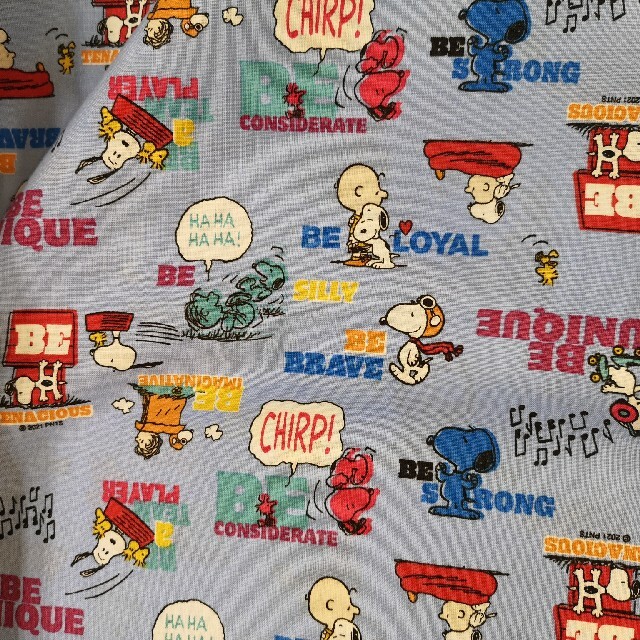 SNOOPY(スヌーピー)のフライングスヌーピー　生地　シーチング　ウッドストック　水色　54×22 ハンドメイドの素材/材料(生地/糸)の商品写真