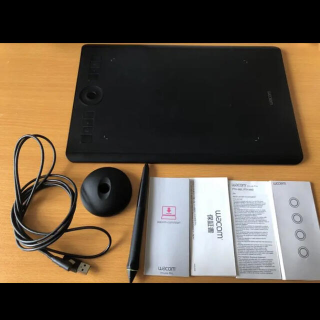 Wacom(ワコム)のWacom Intuos Pro Medium PTH660 スマホ/家電/カメラのPC/タブレット(PC周辺機器)の商品写真