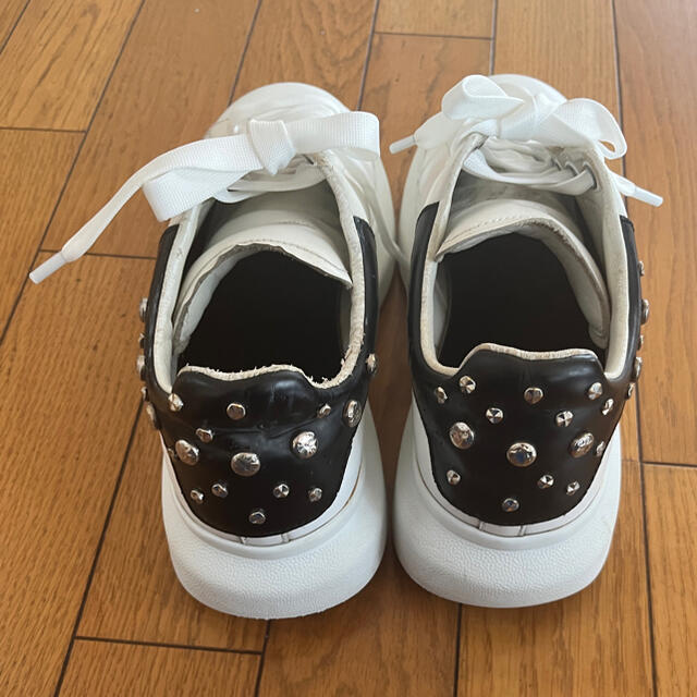 Alexander McQueen(アレキサンダーマックイーン)のアレキサンダーマックイーン　スタッズスニーカー レディースの靴/シューズ(スニーカー)の商品写真