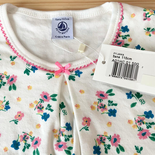 PETIT BATEAU(プチバトー)の新品未使用  プチバトー  長袖  パジャマ  5ans キッズ/ベビー/マタニティのキッズ服女の子用(90cm~)(パジャマ)の商品写真