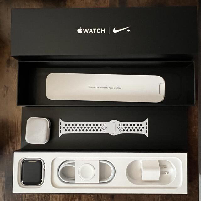 Apple Watch(アップルウォッチ)の美品98%バッテリーAppleWatch4 Nike+セルラー+GPS シルバー メンズの時計(腕時計(デジタル))の商品写真