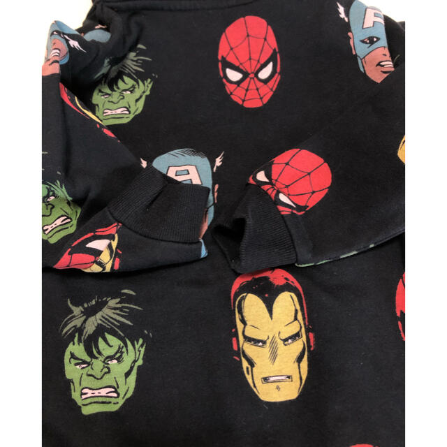 H&M(エイチアンドエム)のH&M  MARVEL  パーカー　黒　110くらい キッズ/ベビー/マタニティのキッズ服男の子用(90cm~)(ジャケット/上着)の商品写真