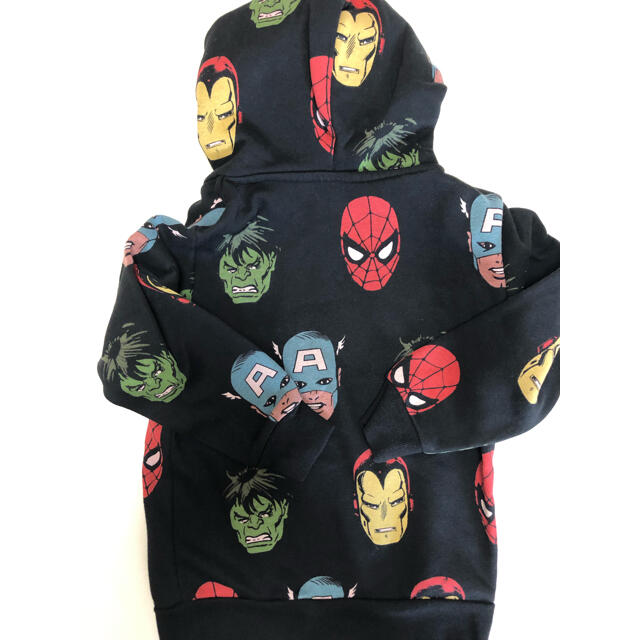 H&M(エイチアンドエム)のH&M  MARVEL  パーカー　黒　110くらい キッズ/ベビー/マタニティのキッズ服男の子用(90cm~)(ジャケット/上着)の商品写真