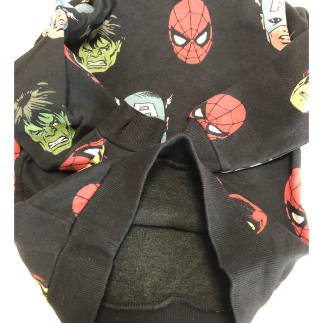 H&M(エイチアンドエム)のH&M  MARVEL  パーカー　黒　110くらい キッズ/ベビー/マタニティのキッズ服男の子用(90cm~)(ジャケット/上着)の商品写真