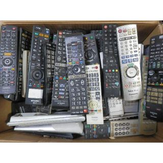 エアコン、テレビ、DVDプレーヤー、カーナビ等リモコン300個まとめて(その他)