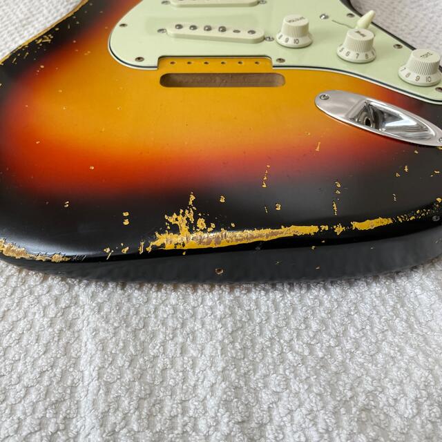MJTストラトボディ　レリック仕上げ3トーンサンバースト　AMBERストラトPU 楽器のギター(パーツ)の商品写真