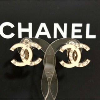 シャネル(CHANEL)のシャネル　イヤリング　ココマーク　パール　真珠　ストーン　ゴールド　金　白　☆(イヤリング)