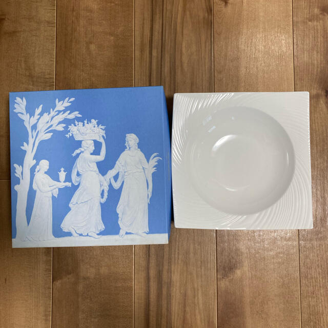 WEDGWOOD(ウェッジウッド)の新品未使用！ウェッジウッド　スクエアボウル インテリア/住まい/日用品のキッチン/食器(食器)の商品写真