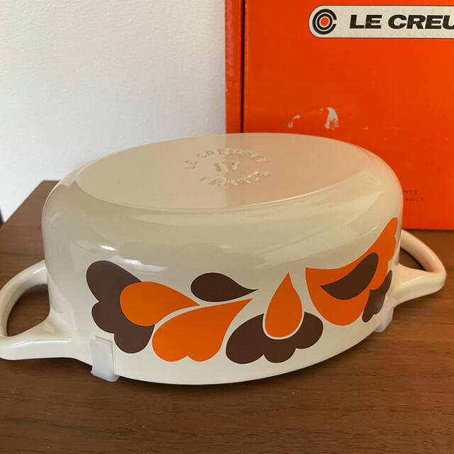 LE CREUSET(ルクルーゼ)のルクルーゼ オレンジ ピーコック オーバル17cm インテリア/住まい/日用品のキッチン/食器(鍋/フライパン)の商品写真