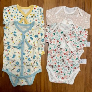 ユニクロ(UNIQLO)の【Miki's House様専用】4枚セット⭐︎ボディスーツ肌着、前開き肌着(肌着/下着)