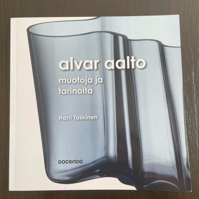 iittala(イッタラ)のご予約品 alvar aalto  本 & ヨルマヴェンノラ ネコ ガラスカード インテリア/住まい/日用品のインテリア小物(置物)の商品写真