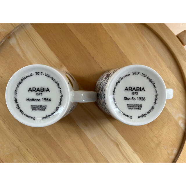 ARABIA(アラビア)のARABIA アラビア100周年記念マグ２種セット インテリア/住まい/日用品のキッチン/食器(グラス/カップ)の商品写真