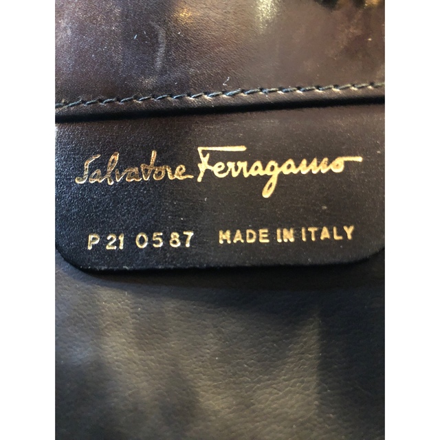 Salvatore Ferragamo(サルヴァトーレフェラガモ)のフェラガモ　ショルダーバック レディースのバッグ(ショルダーバッグ)の商品写真