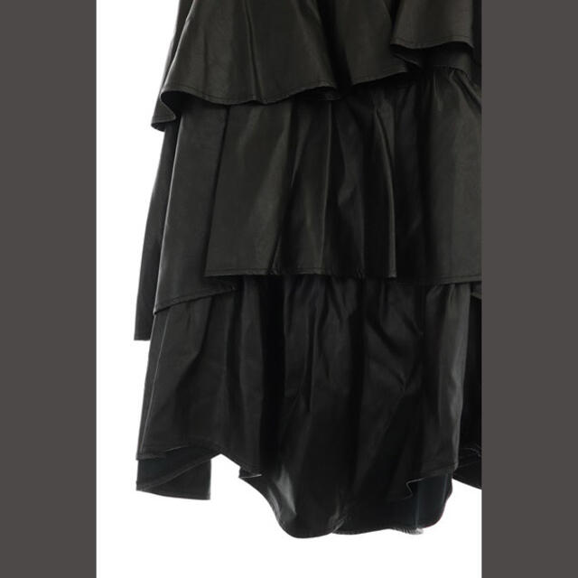 Lily Brown(リリーブラウン)のリリーブラウン ミディ丈ティアードスカート フェイクレザー ロング フレア 黒 レディースのスカート(ロングスカート)の商品写真