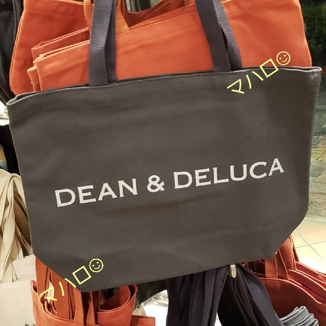 DEAN & DELUCA(ディーンアンドデルーカ)のDEAN & DELUCA　チャリティートート2021ストーングレーS・L メンズのバッグ(トートバッグ)の商品写真