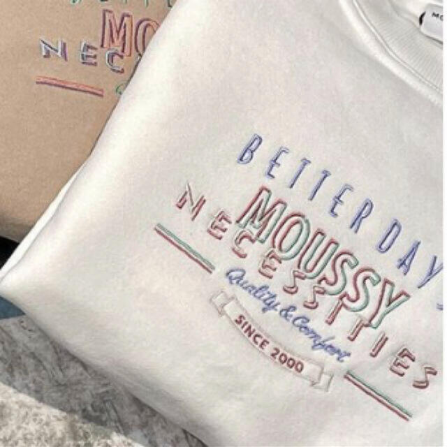 moussy(マウジー)の今季新作♡MOUSSY BETTER DAYS MOUSSYプルオーバー♡白 レディースのトップス(トレーナー/スウェット)の商品写真