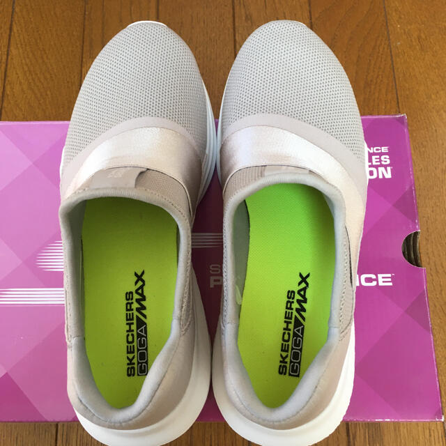 SKECHERS(スケッチャーズ)のSKECHERS スケッチャーズ ⭐️GO RUN MOJO-MANIA⭐️24 レディースの靴/シューズ(スニーカー)の商品写真