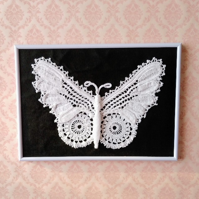インテリアアイリッシュクロッシェレースの蝶々のフレーム飾り 白 ハンドメイド