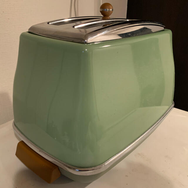 DeLonghi(デロンギ)の【中古】デロンギ / アイコナヴィンテージ ポップアップトースター(グリーン) スマホ/家電/カメラの調理家電(調理機器)の商品写真