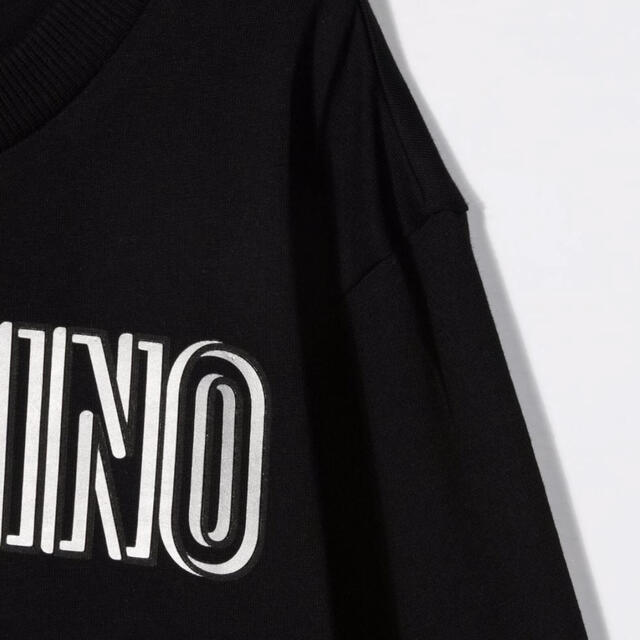 MOSCHINO(モスキーノ)のモスキーノ　シルバーロゴ　ロングTシャツ　ブラック　12 レディースのトップス(Tシャツ(長袖/七分))の商品写真