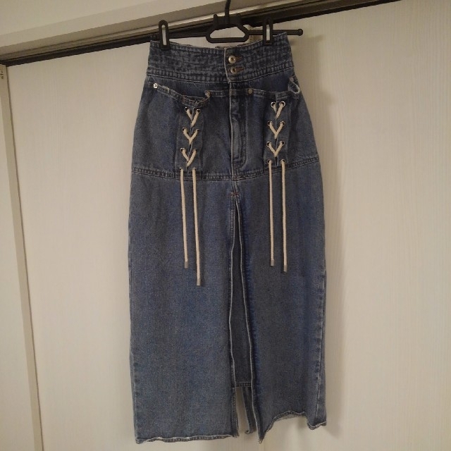 Ameri VINTAGE(アメリヴィンテージ)の【期間限定値下げ】　UNEVENNESS POCKET DENIM SKIRT レディースのスカート(ロングスカート)の商品写真