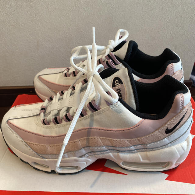 NIKE(ナイキ)のサニィ様専用ナイキエアーマックス95 23.5cm レディースの靴/シューズ(スニーカー)の商品写真