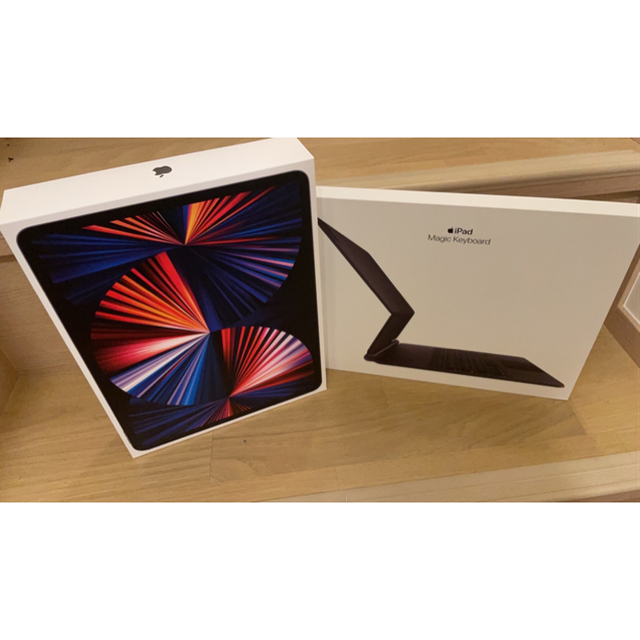 iPad Pro12.9インチ第5世代 256GB Wi-fiモデル+Magic keyboard おまけ
