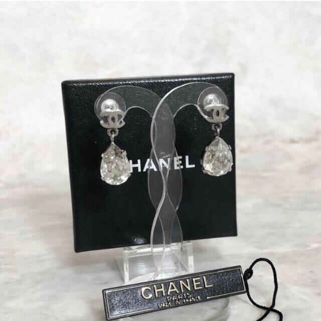 CHANEL(シャネル)のシャネル　ピアス　ティアドロップ　クリスタル　ココマーク　スイング　シルバー　☆ レディースのアクセサリー(ピアス)の商品写真