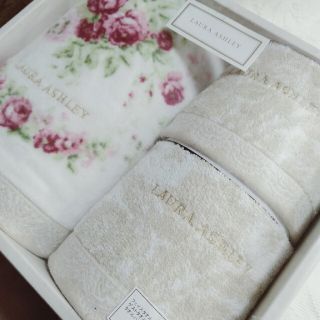 ローラアシュレイ(LAURA ASHLEY)の早い者勝ちお値下げしましたP13  ローラアシュレイタオルハンカチセット(タオル/バス用品)