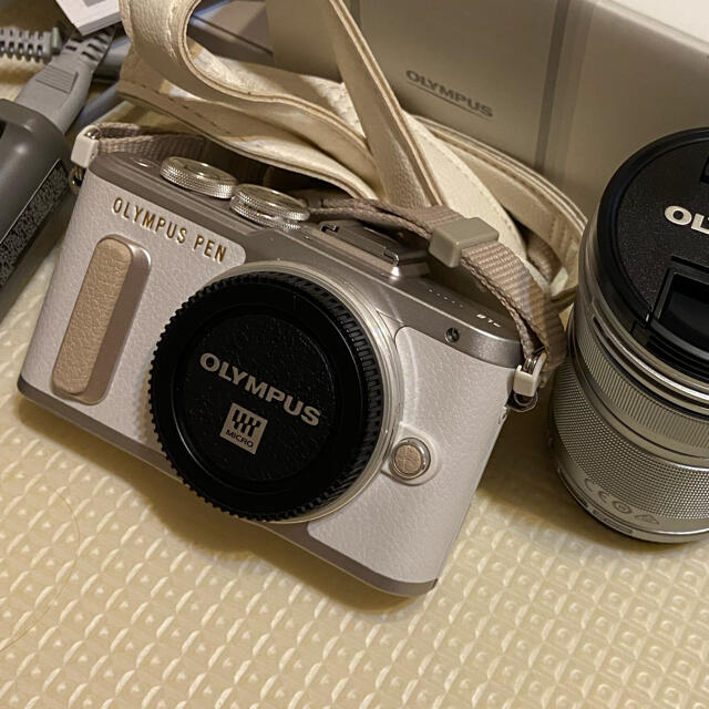 OLYMPUS(オリンパス)のninninさま専用　OLYMPUS E-PL8 EZ ダブルズームキット スマホ/家電/カメラのカメラ(ミラーレス一眼)の商品写真