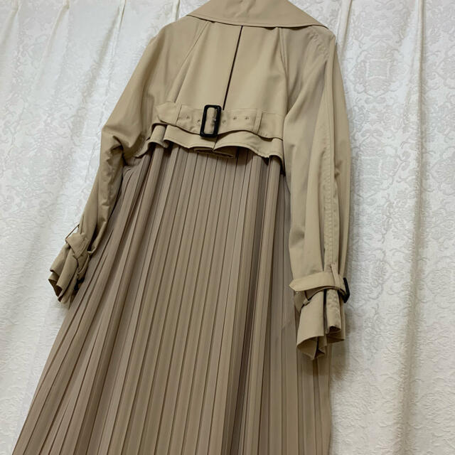 Ameri VINTAGE(アメリヴィンテージ)のSEE THROUGH BACK PLEATS TRENCH レディースのジャケット/アウター(トレンチコート)の商品写真