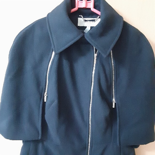 Karen Millen(カレンミレン)の稀少！カレンミレン KAREN MILLEN　ハーフコート　黒 レディースのジャケット/アウター(チェスターコート)の商品写真