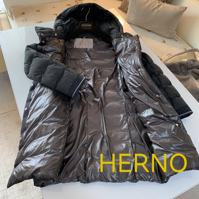 HERNO(ヘルノ)のHERNO✨リゾートライン　素敵なダウン レディースのジャケット/アウター(ダウンコート)の商品写真