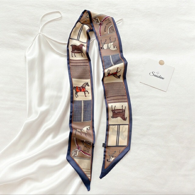 ホース柄 ツイリー ベージュ リボンスカーフ バッグスカーフ 新品 スカーフ秋 レディースのファッション小物(バンダナ/スカーフ)の商品写真
