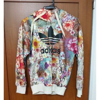 アディダス(adidas)のadidas　アディダス　花柄　パーカー(パーカー)