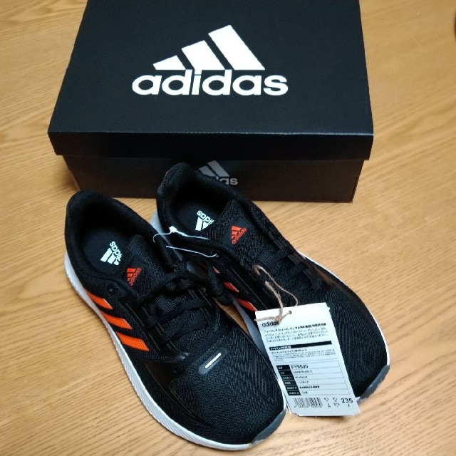 adidas(アディダス)の【未使用】アディダス　23.5センチ キッズ/ベビー/マタニティのキッズ靴/シューズ(15cm~)(スニーカー)の商品写真