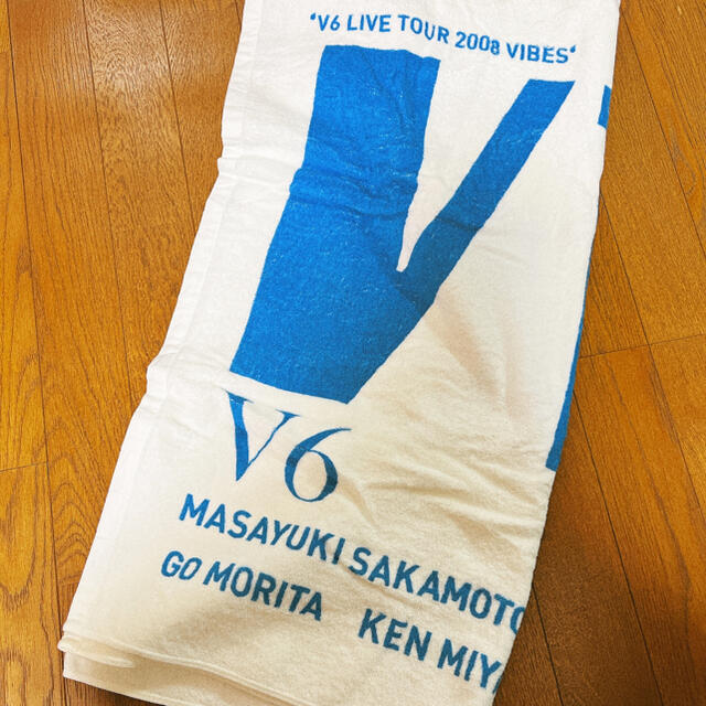 V6(ブイシックス)のV6 VIBES コンサートグッズ バスタオル エンタメ/ホビーのタレントグッズ(アイドルグッズ)の商品写真