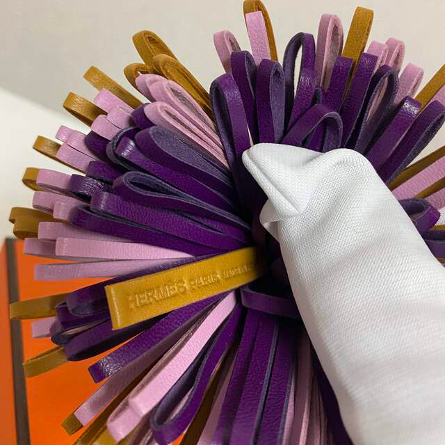 ☆ほぼ新品☆ HERMES エルメス《カルメン キーホルダー》MENTHE ☆ほぼ新品☆ HERMES エルメス《カルメン キーホルダー》MENTHE